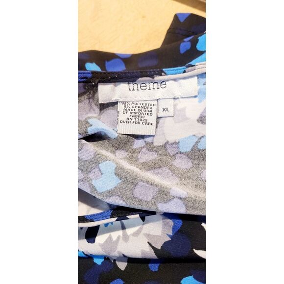 Theme Short Sleeve Dress - Picture 4 of 4